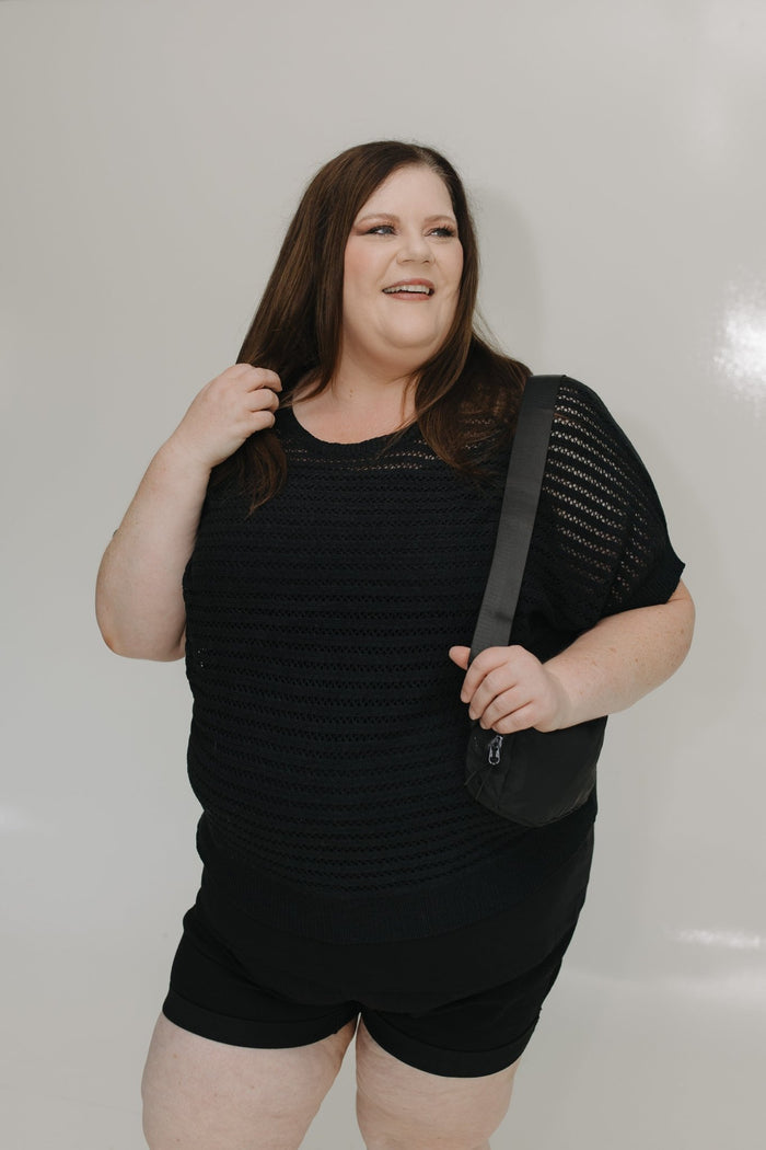 BLACK NYLON BUM BAG WITH ADJUSTABLE BUCKLE STRAP LIGHTWEIGHT HANDS - FREE BUM BAG WITH ZIPPERED POCKETS - Love Marlow