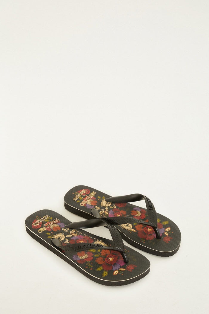 Black Rococo Flowers Havaianas