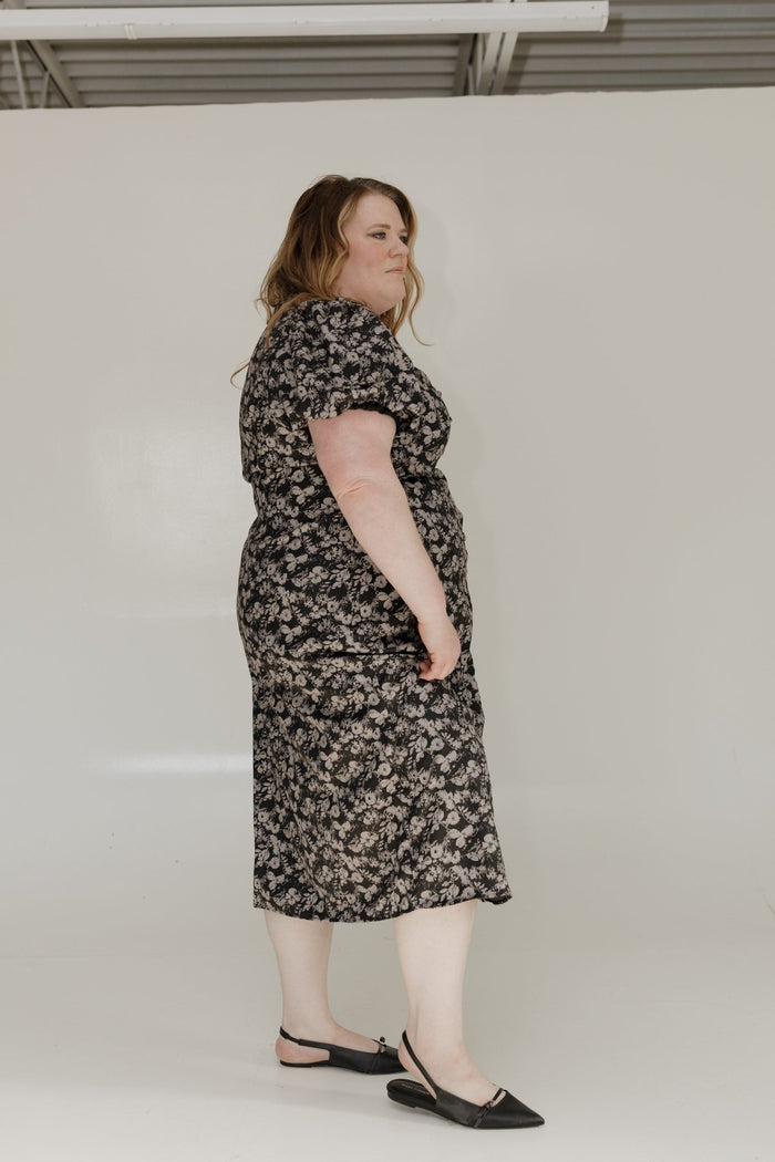BUTTON FRONT FITTED FLORAL DRESS - Love Marlow