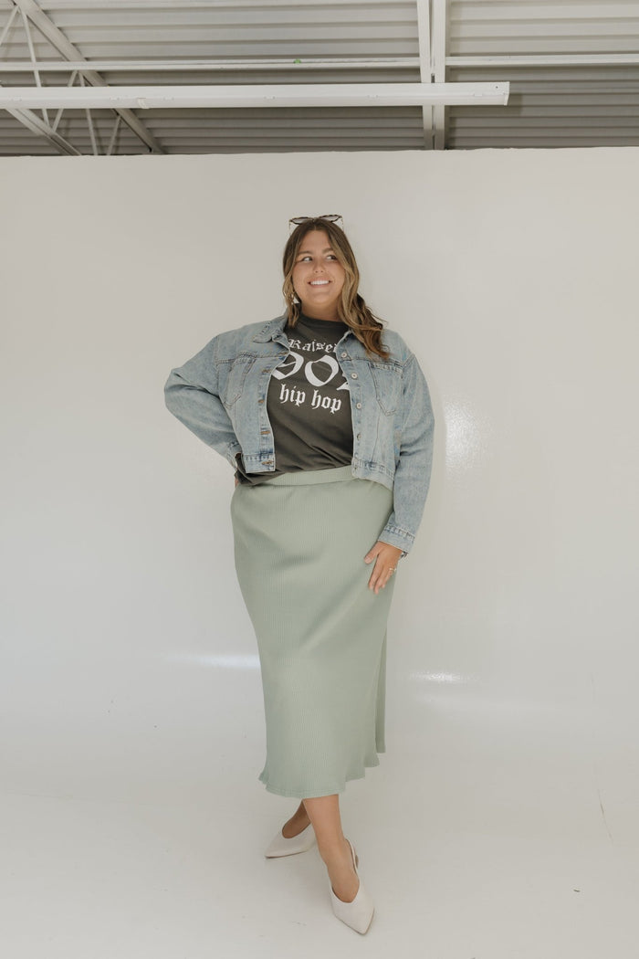 "RAISED ON 90s HIP HOP" GRAPHIC TEE - Love Marlow