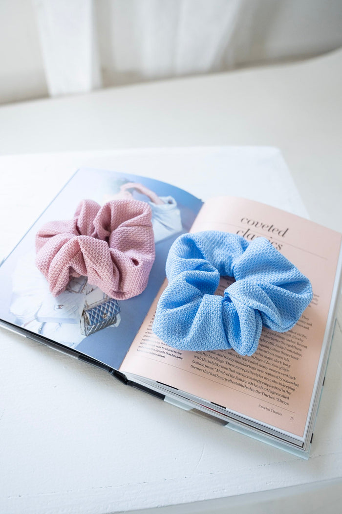 TEXTURED SCRUNCHIE IN MAUVE - Love Marlow